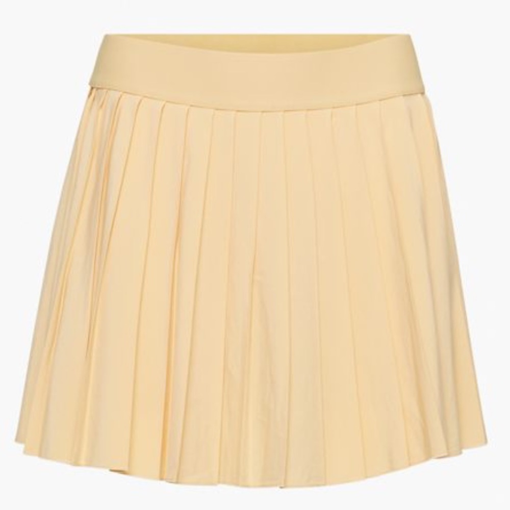 NWT Aritzia TnAction TnaMOVE Tennis Mini Skirt in Wheat